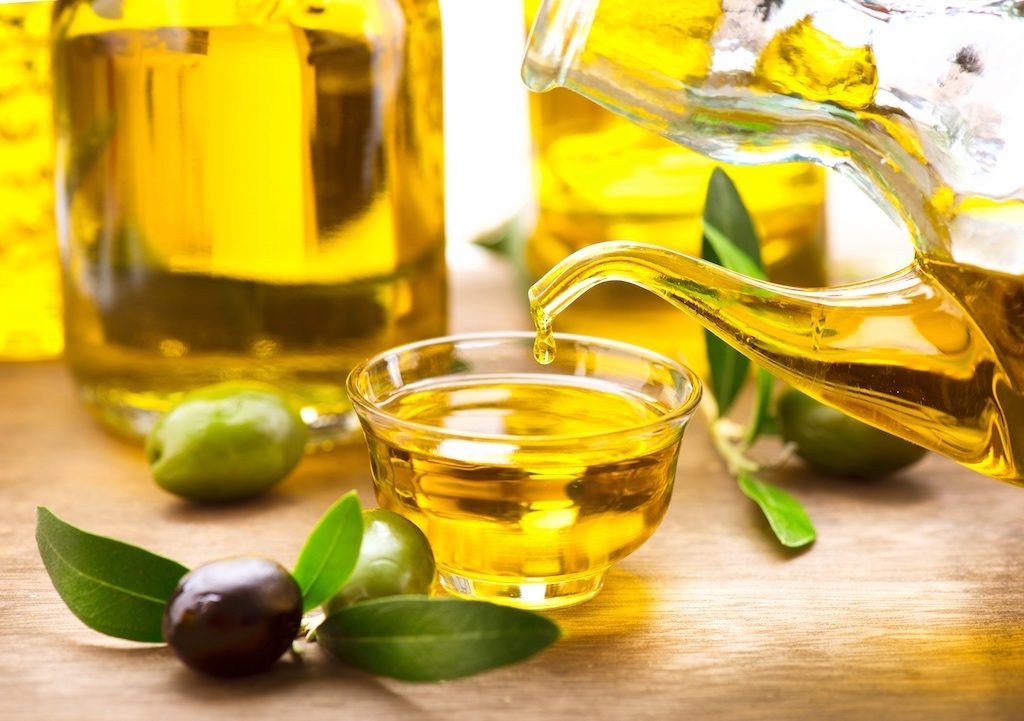 What's the Difference between Moisturizing Oils vs. Sealing Oils? Photo of jojoba oil